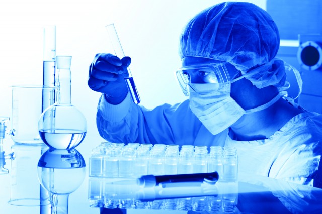 FDA共批准45个小分子靶向药物，，，，，，仅有13个在海内上市