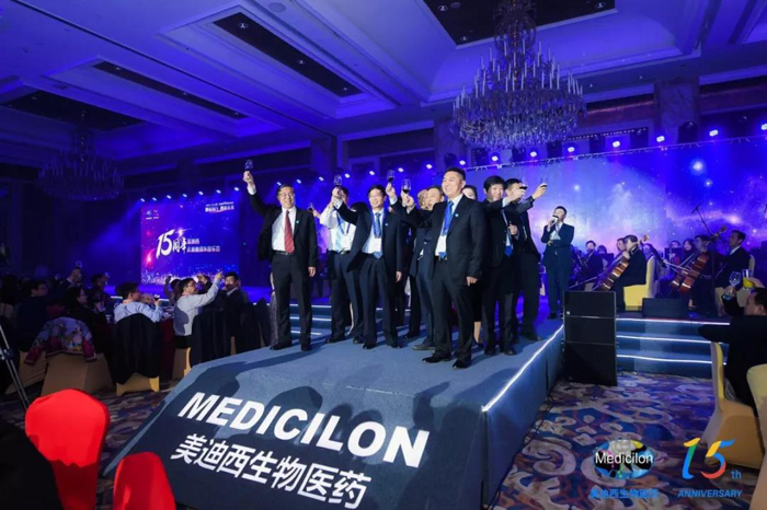 BJL平台CEO陈春麟携高管团队敬酒