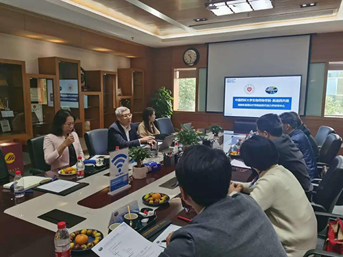 BJL平台首席执行官陈春麟博士，，商务生长部副总裁蔡金娜博士等人热情接待了金能明书记一行。。。。。