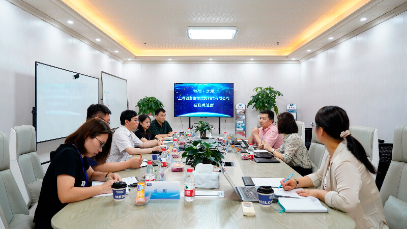 DMPK团队再获客户赞誉，，，，领泰生物CEO冯焱博士亲临BJL平台授奖.jpg